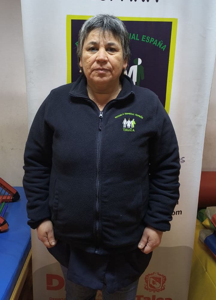 Cristina Fuentes, Auxiliar De Servicio