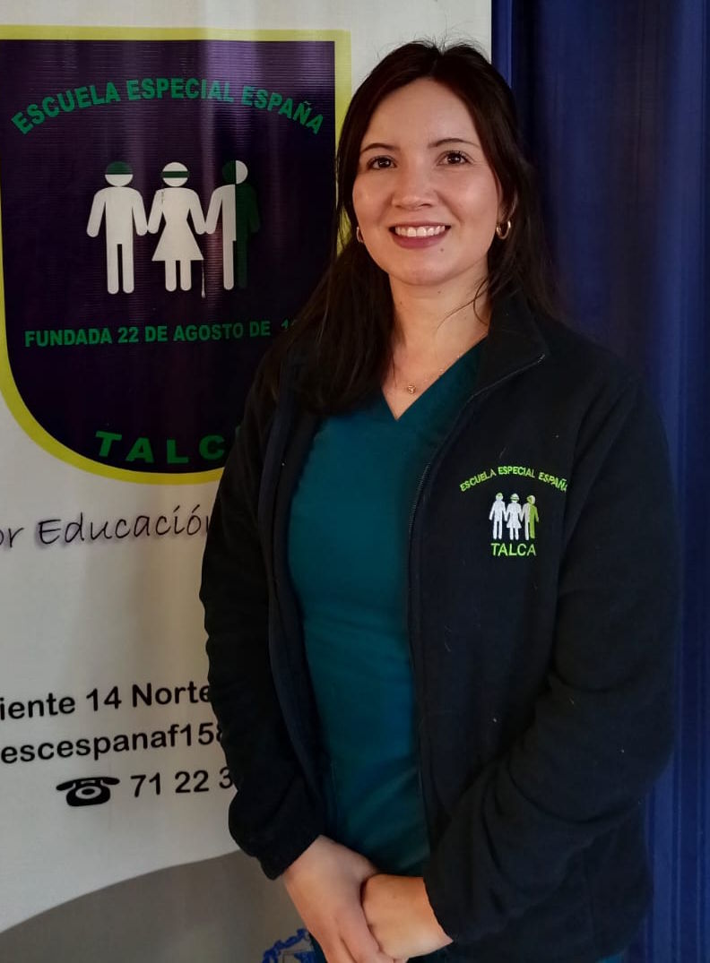 Caren González, Docente