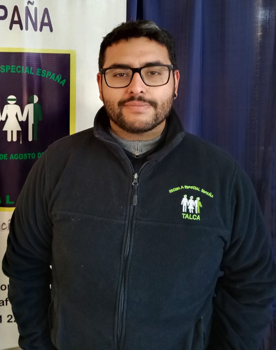José Luis Olivares, Trabajador Social